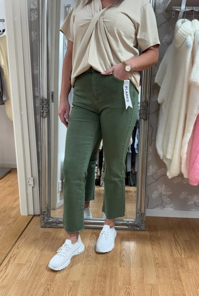 Jenna - Jeans - Flare - Khaki - Nyhet